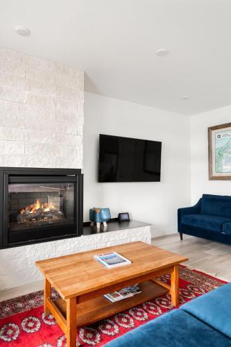 Luxe Mountain Condo - Located On The Blue River
