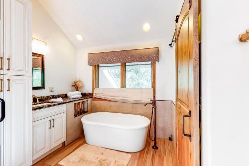 Falcon's Nest Retreat