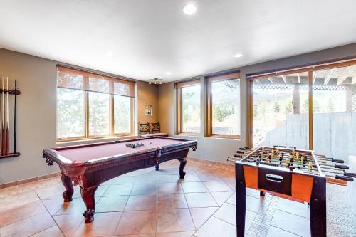 Falcon's Nest Retreat
