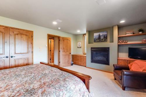 Falcon's Nest Retreat