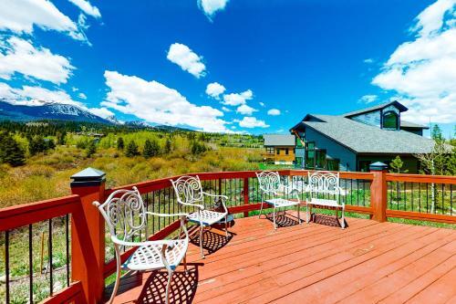 Falcon's Nest Retreat