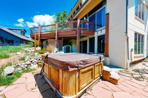 Falcon's Nest Retreat