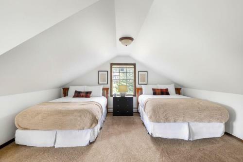 Bighorn - Ski Cabin W Sprawling Porch & Views