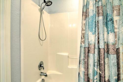 Spacious Millville Townhome About 3 Mi To Beach!