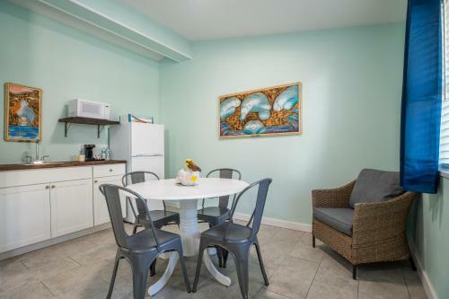 Hotel Salt Air Inn & Suites