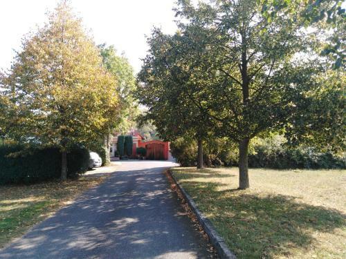 Hostal Penzion ?erven� Ml�n