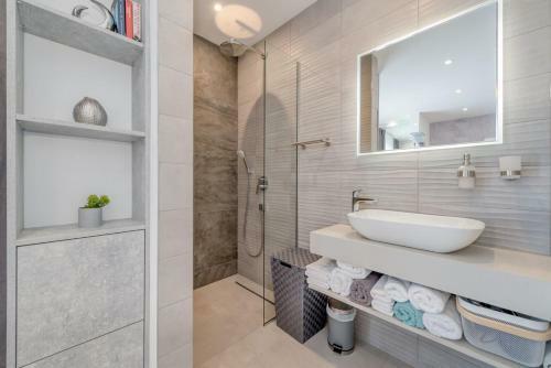 Luxury Villa Sundior Split With Private Pool And Jacuzzi