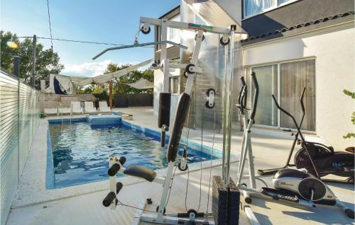 Four-bedroom Holiday Home In Otok Dalmatinski