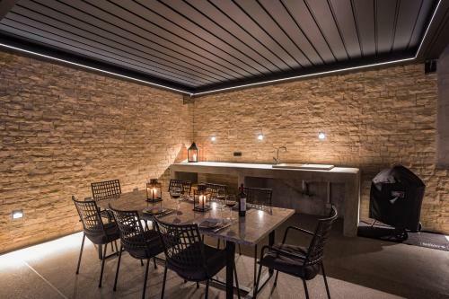 Villa Dispet With Heated Pool, Jacuzzi, Sauna And Cinema