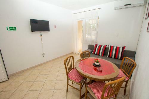 Apartments Pivac - Lokva Rogoznica