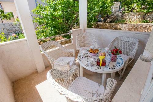 Apartments Pivac - Lokva Rogoznica