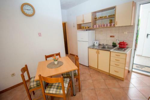 Apartments Pivac - Lokva Rogoznica