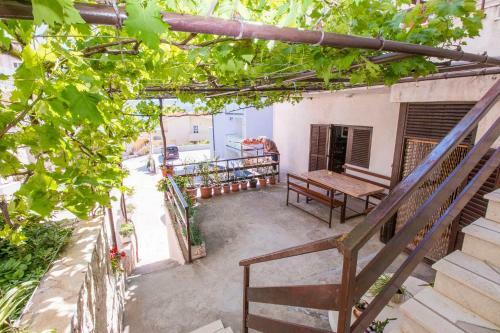 Apartments Pivac - Lokva Rogoznica