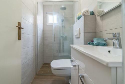 Apartments Sandra-150 M From Beach