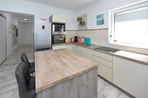 Apartmani Marina S Pogledom, Suko?an