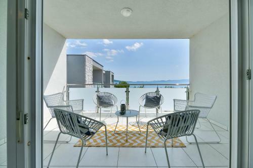 New! Beachfront Villa Klaudija, Suko?an