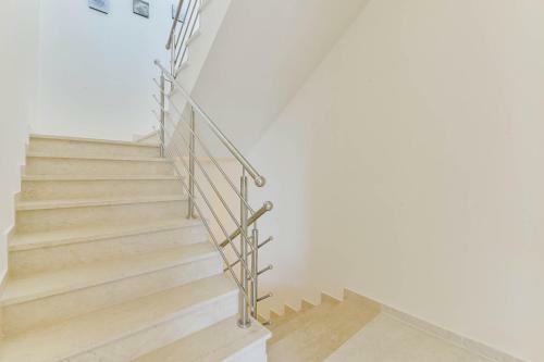 New! Beachfront Villa Klaudija, Suko?an