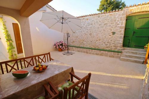 Apartment Josa - 350 M From Sea