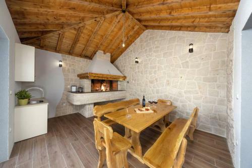 Villa Danica With Pool