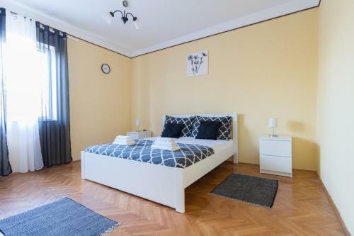 House Jasmin Large Garden, Near Nin