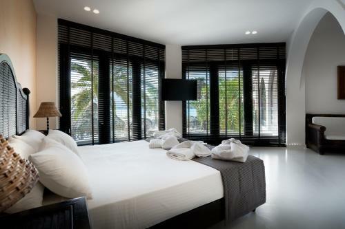 Gloria Maris Hotel Suites And Villa