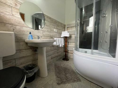 Hostal Gama Restaurant Cazare