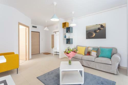 Rare Find 3-room Apartment In Olimp