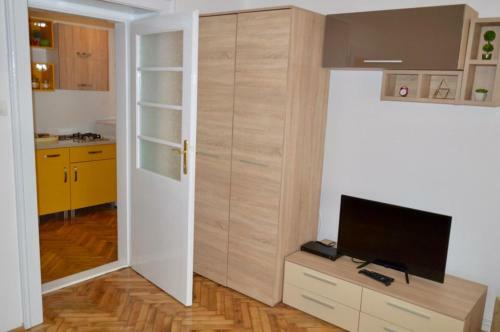 Central Apartment With Big Room, Wifi, Tv, Washer