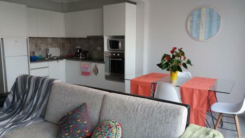 Amazing And Comfortable House With View To The Sea