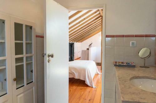 Sintra ? Banz�o House With Swimming Pool
