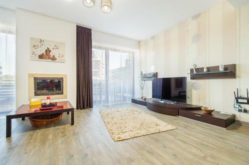 Sunny Apartment In Silver Mountain
