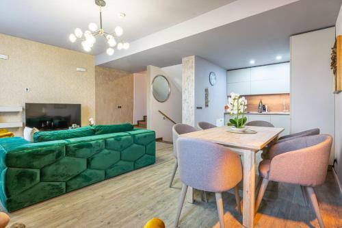 Kron Luxury 2 Bedroom Apartment In Silver Mountain