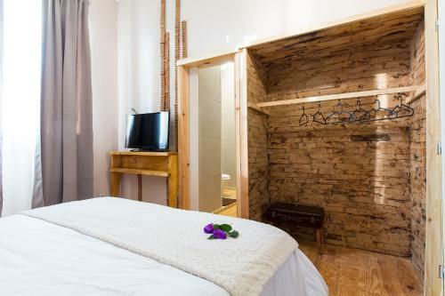 Bed & Breakfast Feel At Home Guest House