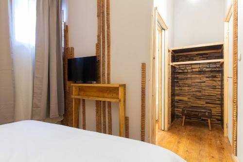 Bed & Breakfast Feel At Home Guest House