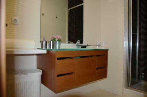 Algarve, T2 Apartment With Pool In Olh�o