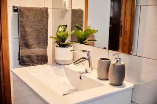 2 Bedroom Apartment House - Sol Do Murtal