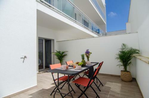 North Breeze - 2 Bedroom Apartment With Rooftop Pool