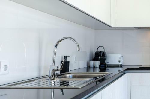 North Breeze - 2 Bedroom Apartment With Rooftop Pool