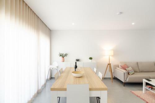 North Breeze - 2 Bedroom Apartment With Rooftop Pool