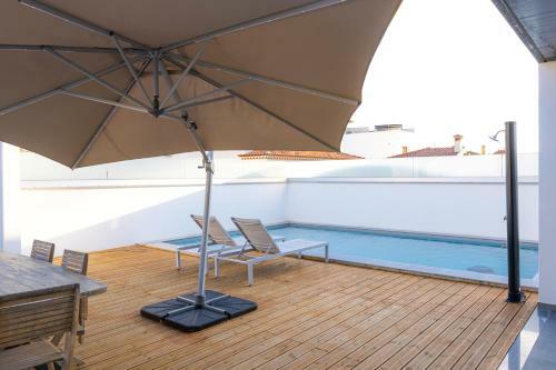 Villa Moderna V4 Nazar� C/ Piscina Privativa
