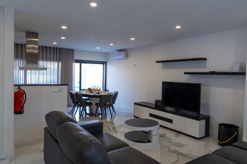Villa Moderna V4 Nazar� C/ Piscina Privativa
