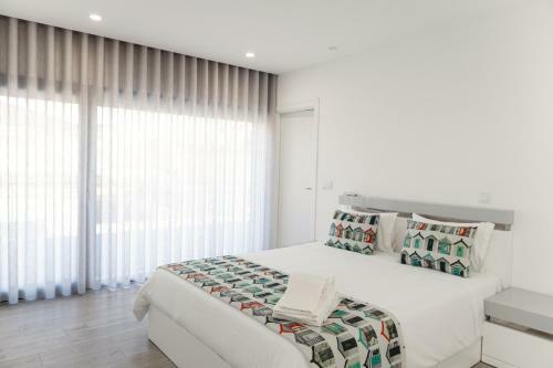 Villa Moderna V4 Nazar� C/ Piscina Privativa