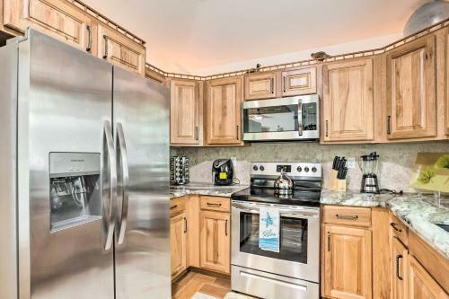 Boynton Beach Retreat With Yard, 2 Mi To Water!