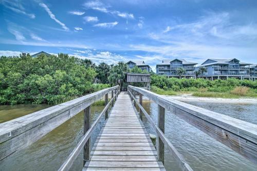 Apartamento Beachfront Cedar Key Retreat With Pool Access!