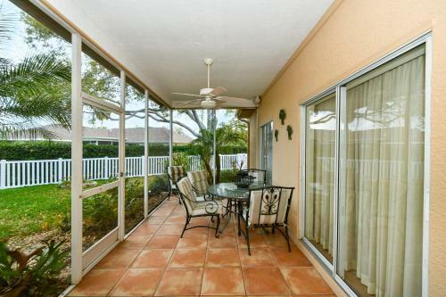 Private, Peaceful, Lakeside, Fully-fenced Yard