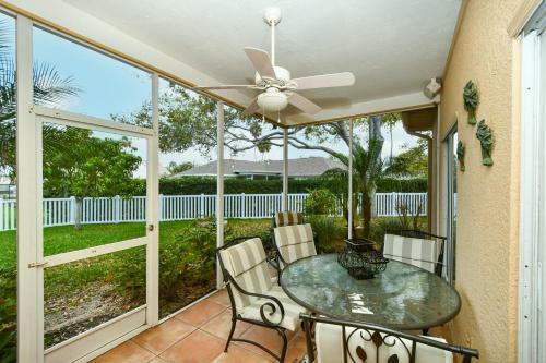 Private, Peaceful, Lakeside, Fully-fenced Yard