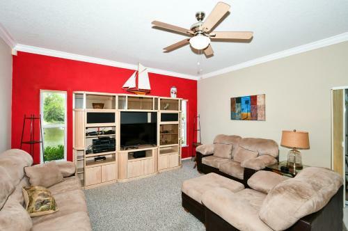 Private, Peaceful, Lakeside, Fully-fenced Yard