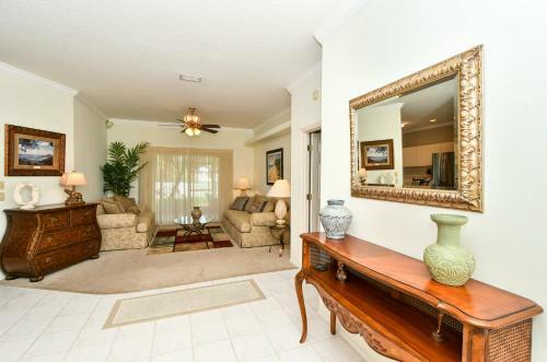 Private, Peaceful, Lakeside, Fully-fenced Yard