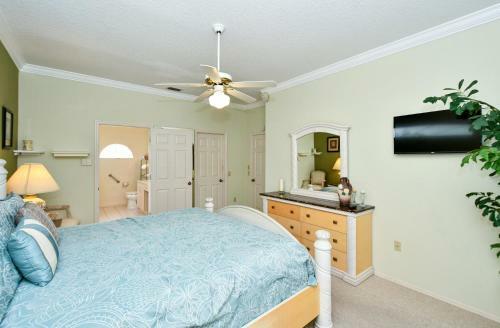 Private, Peaceful, Lakeside, Fully-fenced Yard