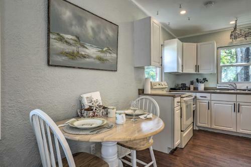 Cozy Crystal Beach Cottage Walk To Shoreline